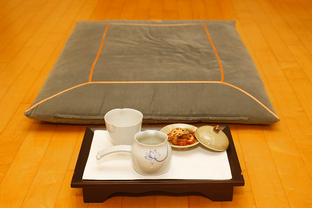 Tea ceremony in a Buddhist temple, Seoul, South Korea, Asia