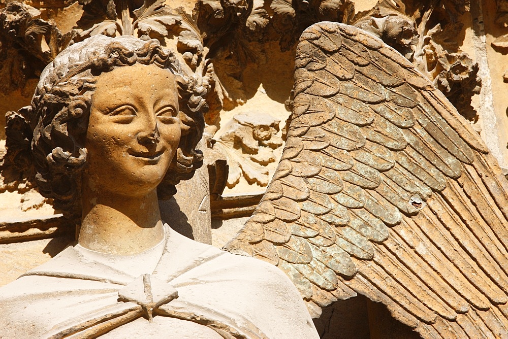 Angel of Annunciation, west front, Reims cathedral, UNESCO World Heritage Site, Reims, Marne, France, Europe