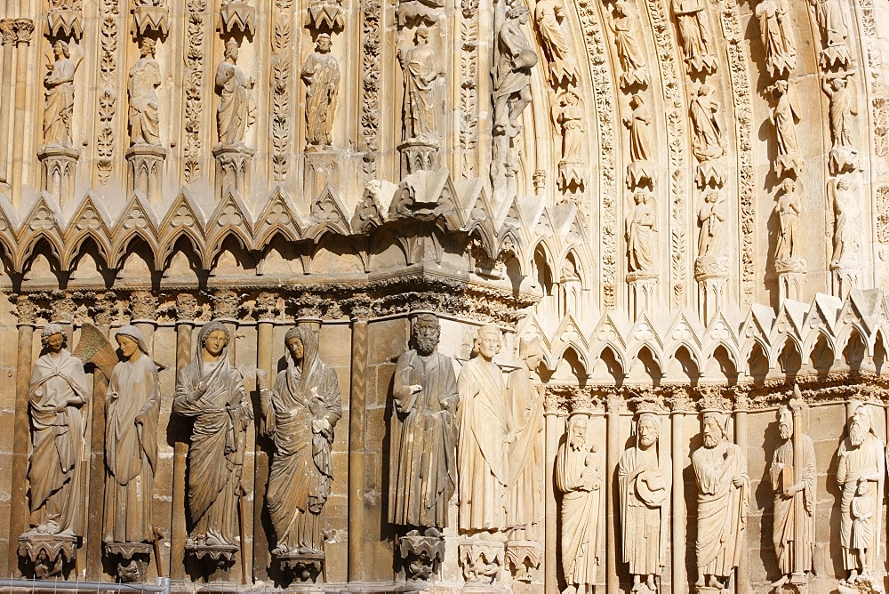 Splay and arches on the west front of Reims cathedral, UNESCO World Heritage Site, Reims, Marne, France, Europe