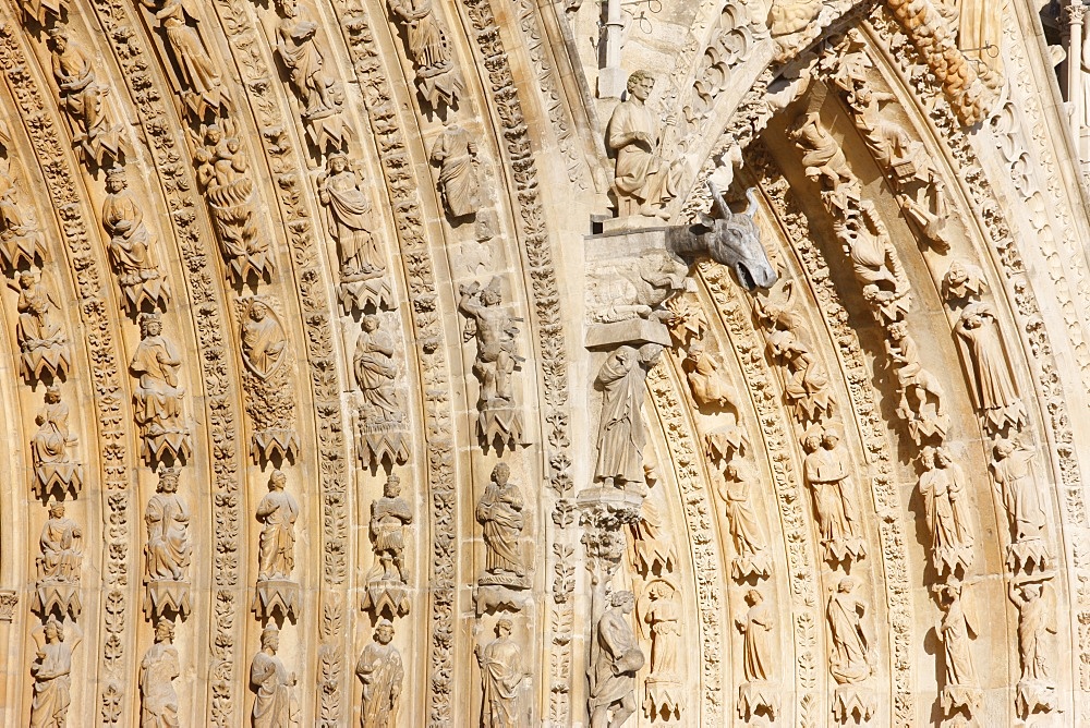 Arches on the west front of Reims cathedral, UNESCO World Heritage Site, Reims, Marne, France, Europe