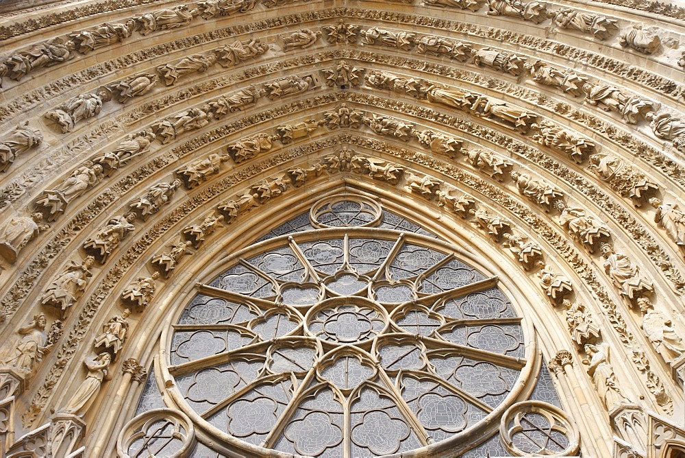 Mary's gate rose window, Reims Cathedral, UNESCO World Heritage Site, Reims, Marne, France, Europe