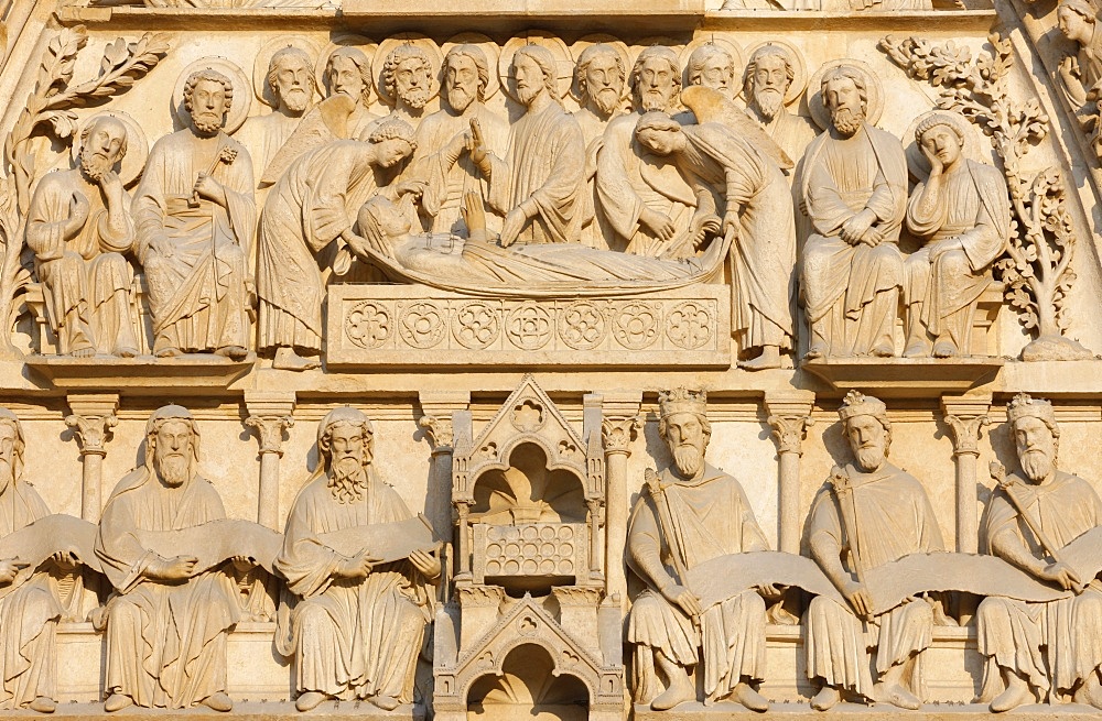 Mary on her deathbed surrounded by Jesus and the apostles, Virgin's Gate, west front, Notre Dame Cathedral, UNESCO World Heritage Site, Paris, France, Europe