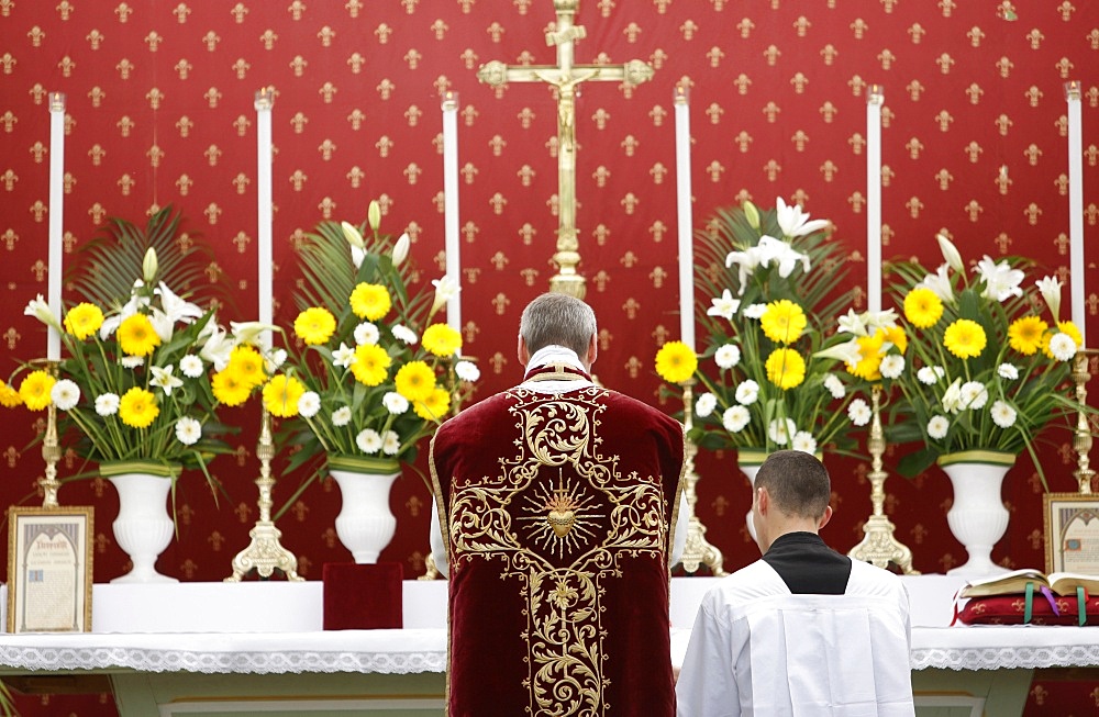 Traditionalist Mass, Bievres, Essonne, France, Europe