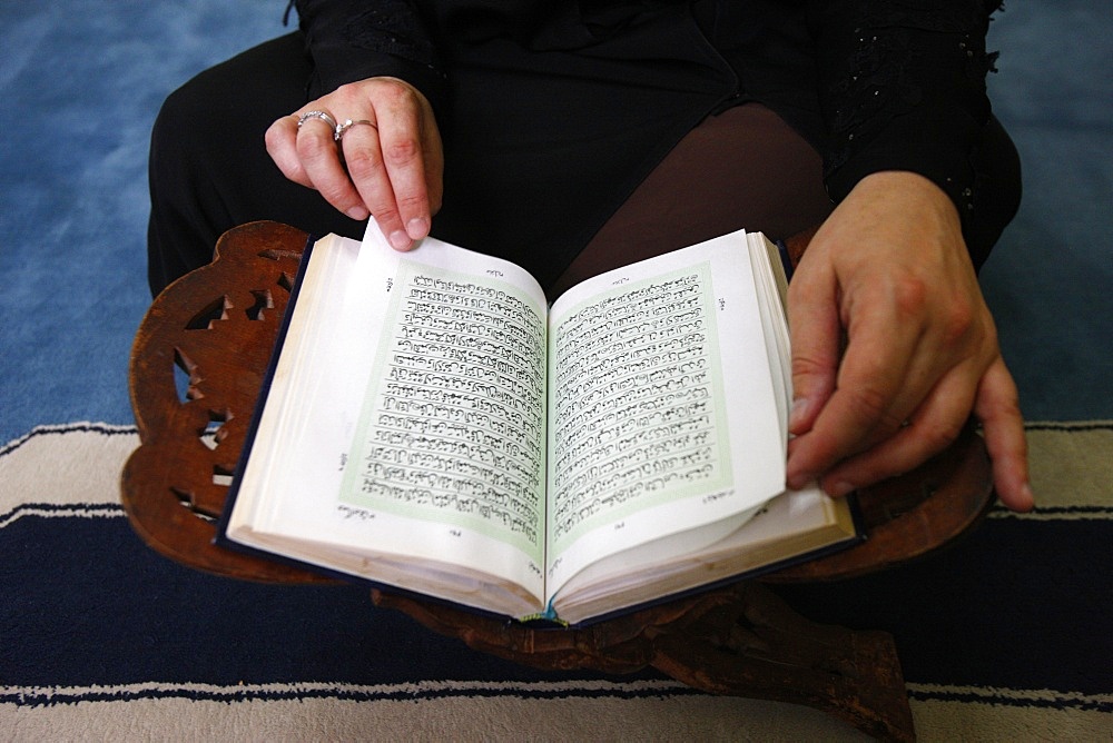 Woman reading Koran in Jumeirah mosque, Dubai, United Arab Emirates, Middle East