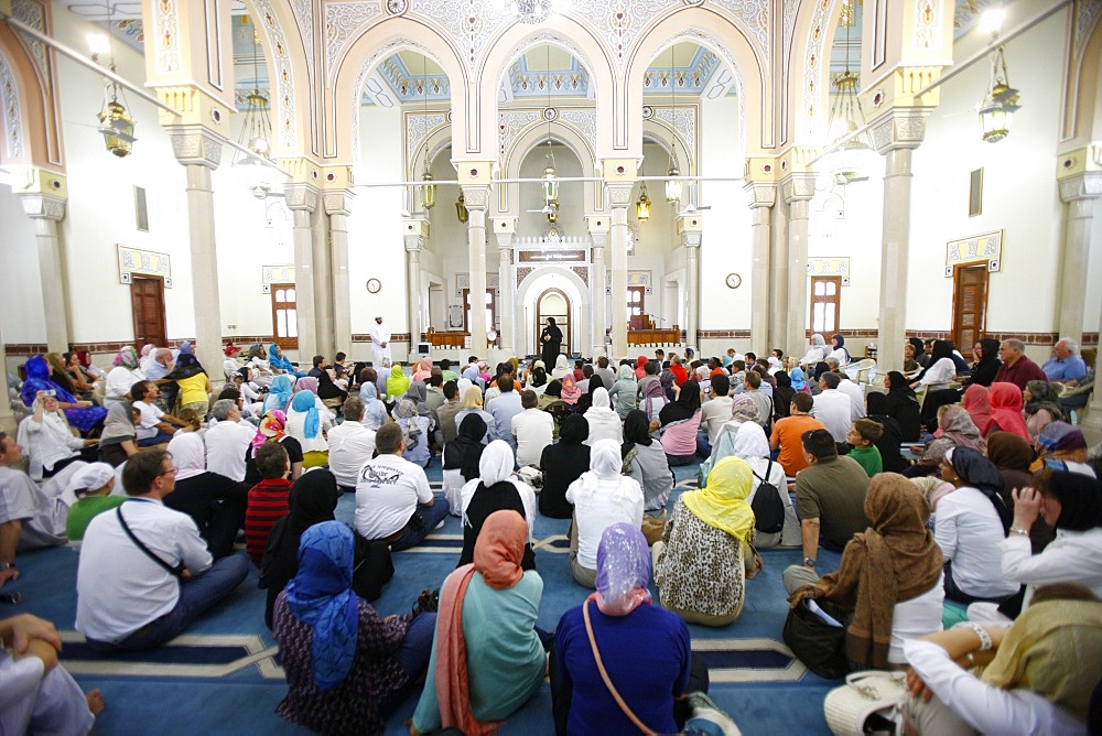 Guided tour, Jumeirah mosque, Dubai, United Arab Emirates, Middle East