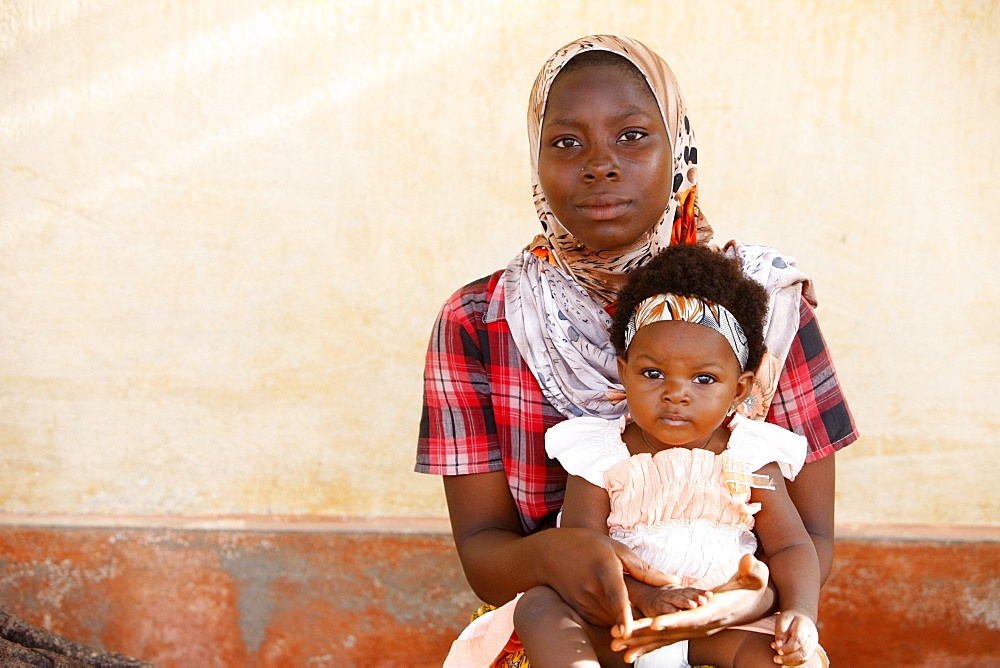 Muslim mother and child, Lome, Togo, West Africa, Africa