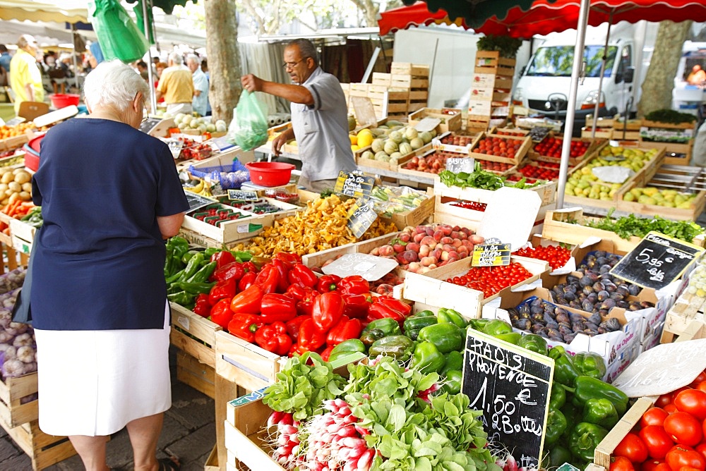 Market in Uzes, Gard, Languedoc, France, Europe