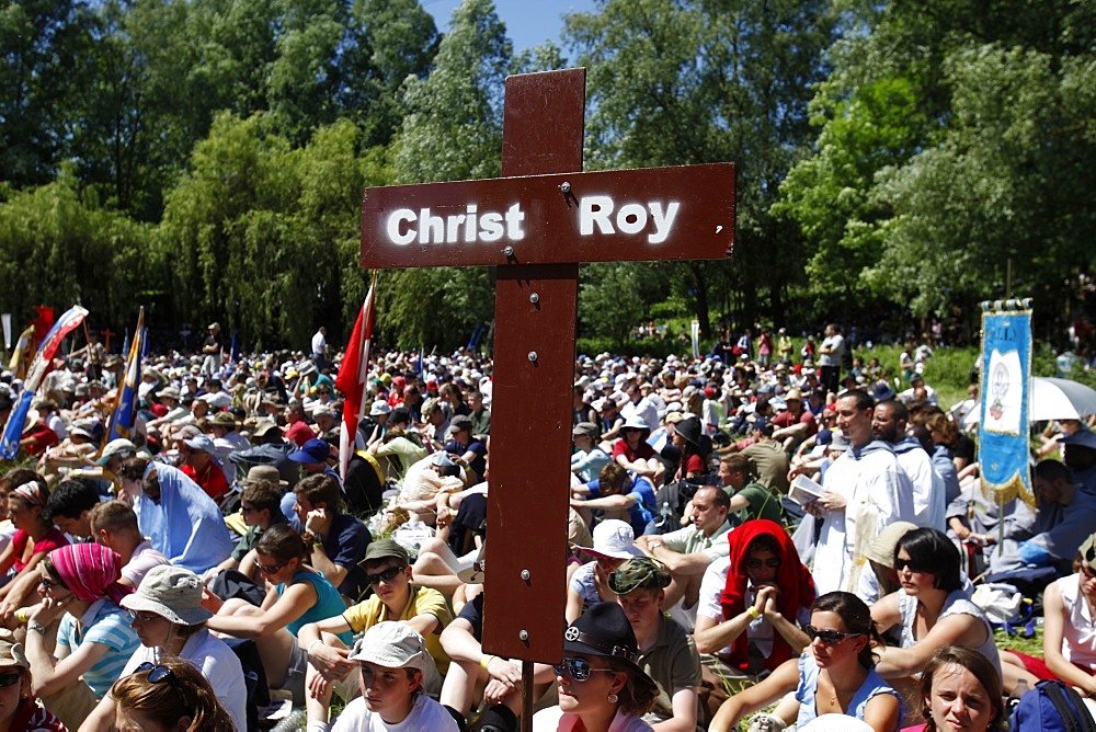 Traditionalist Catholic pilgrimage, Bievres, Essonne, France, Europe