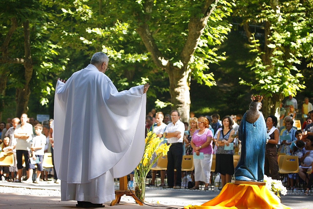 Mass at la Benite Fontaine sanctuary, La Roche-sur-Foron, Haute Savoie, France, Europe