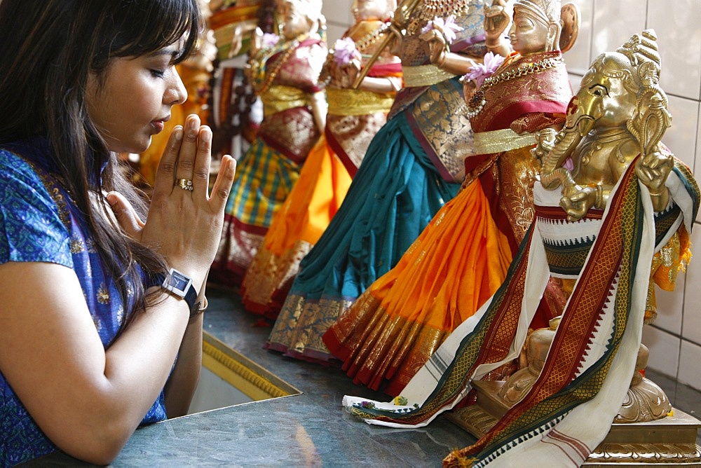 Prayer in Highgate Hill Hindu temple, London, England, United Kingdom, Europe