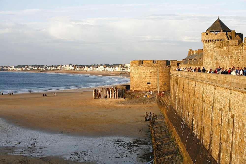 Saint-Malo city wall, St. Malo, Ille-et-Vilaine, Brittany, France, Europe