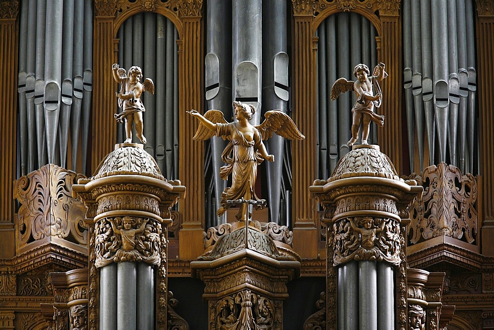 Organ, St. Gatien Cathedral, Tours, Indre-et-Loire, France, Europe