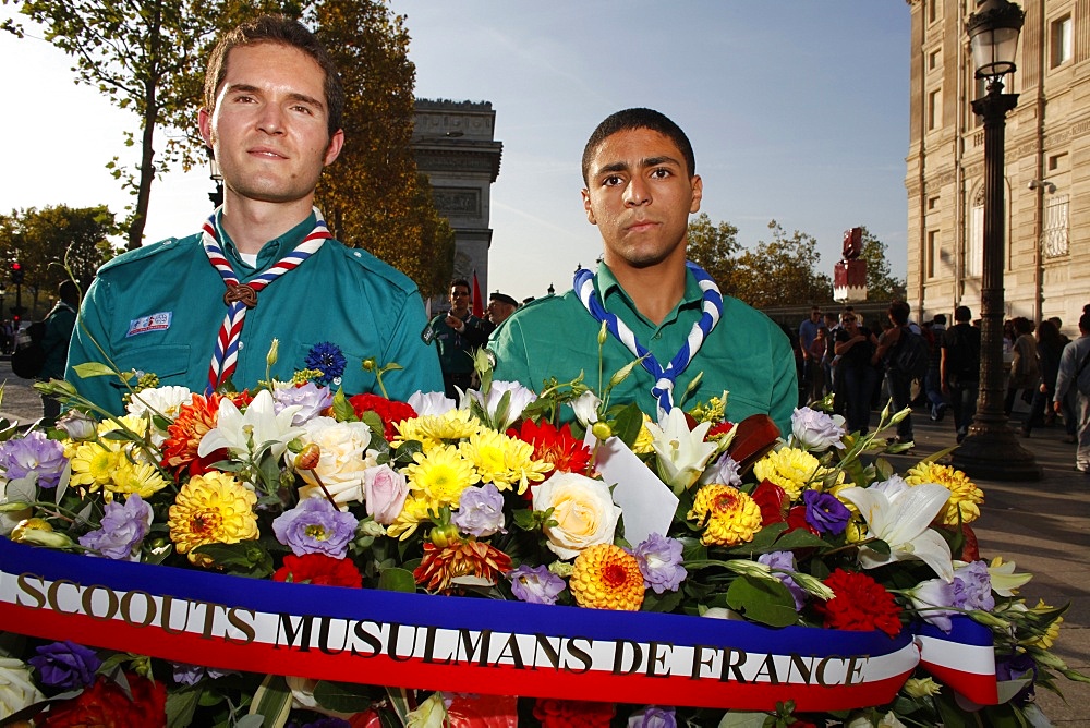 French Muslims at the Arc de Triomphe, Paris, France, Europe