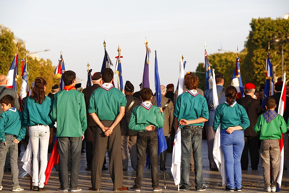 Muslim scouts at the Arc de Triomphe, Paris, France, Europe