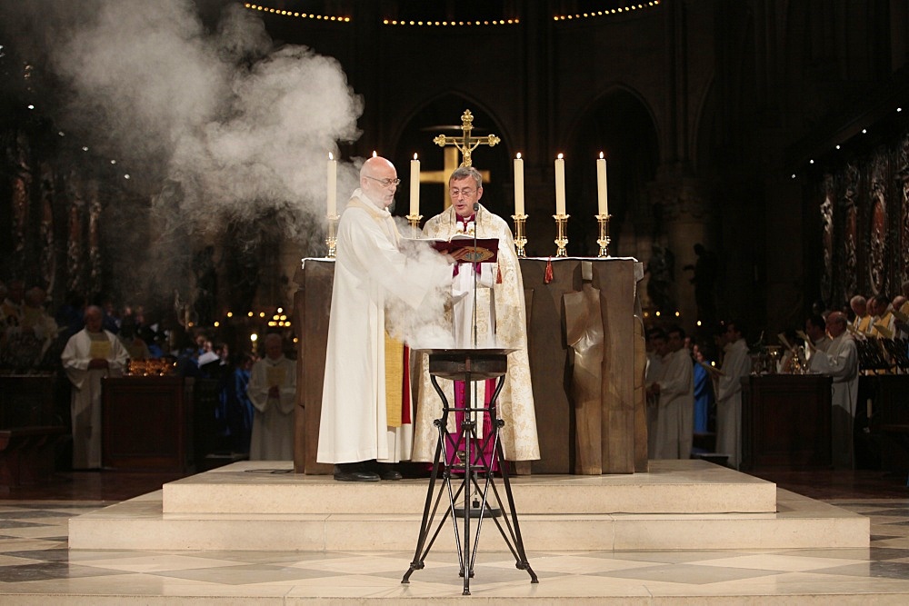 Vespers in Notre-Dame de Paris cathedral, Paris, France, Europe