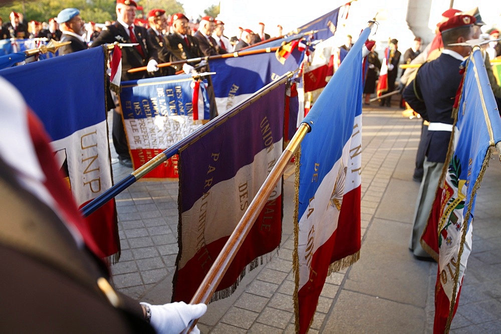 War veterans at the Arc de Triomphe, Paris, France, Europe