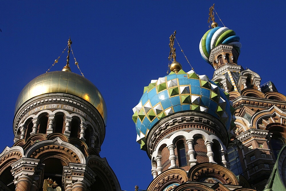 Onion domes, Church of the Saviour on Spilled Blood (Church of Resurrection), UNESCO World Heritage Site, St. Petersburg, Russia, Europe