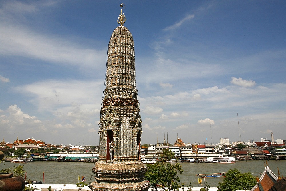 Wat Arun temple (Temple of the Dawn) and Chao Phraya River, Bangkok, Thailand, Southeast Asia, Asia