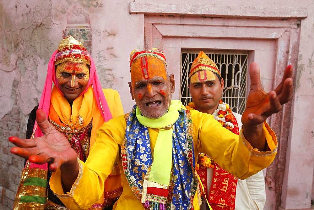 Hindus celebrating Holi festival, Dauji, Uttar Pradesh, India, Asia