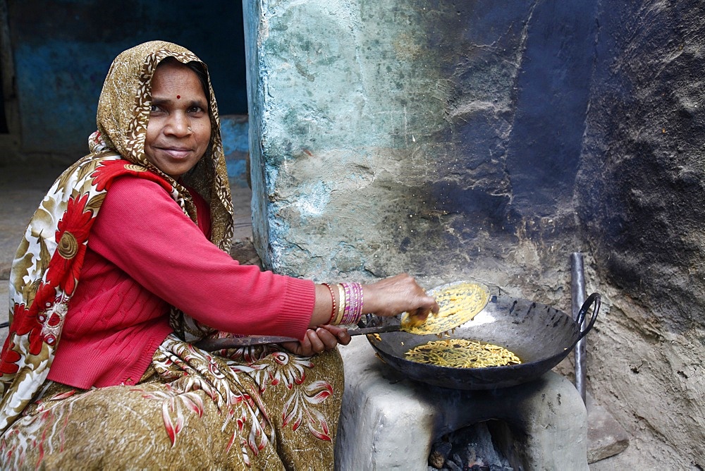 Woman cooking, Mathura, Uttar Pradesh, India, Asia