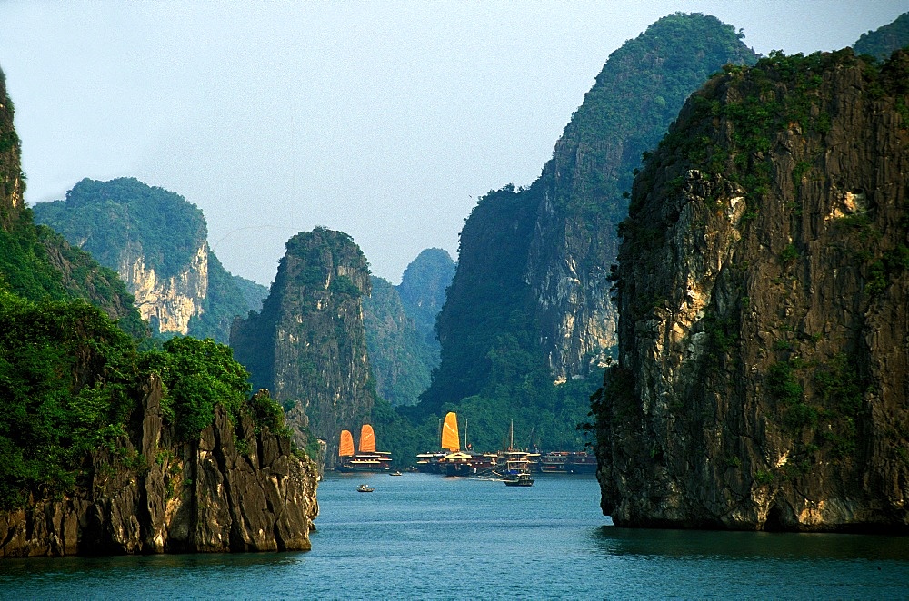 Ha-Long Bay, UNESCO World Heritage Site, Vietnam, Indochina, Southeast Asia, Asia