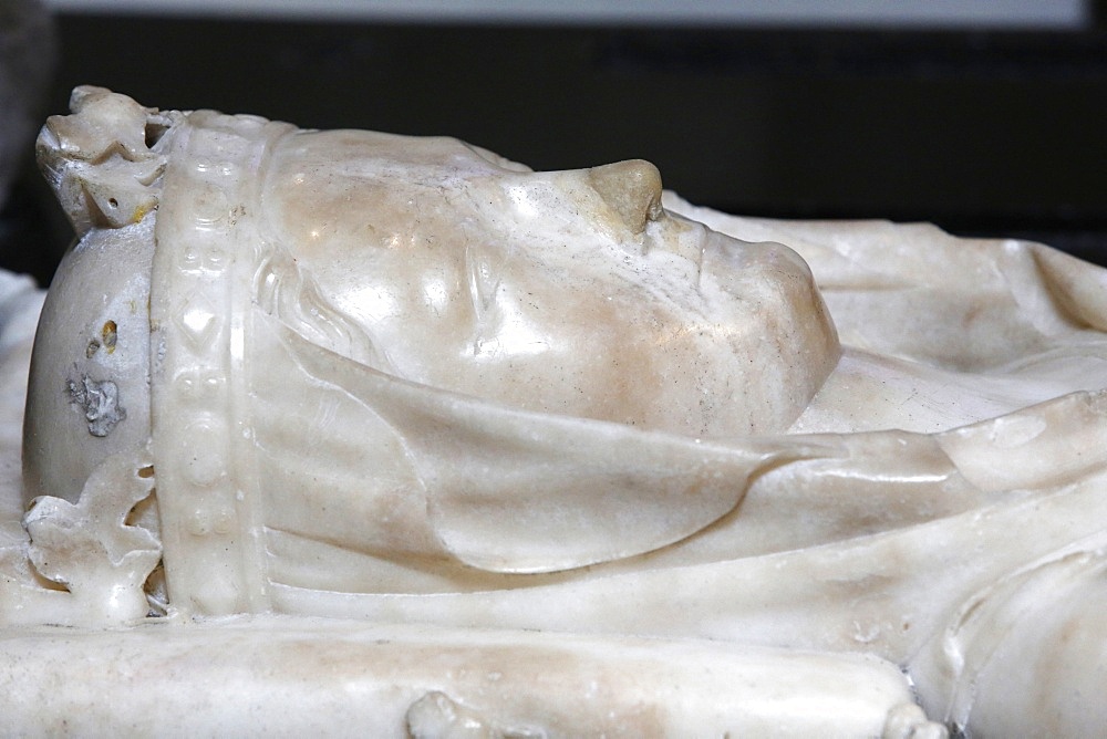 Detail of the recumbent effigy on the tomb of Isabella of Aragon wife of Philip III the bold, Basilica of St. Denis, Seine-St. Denis, Paris, France, Europe