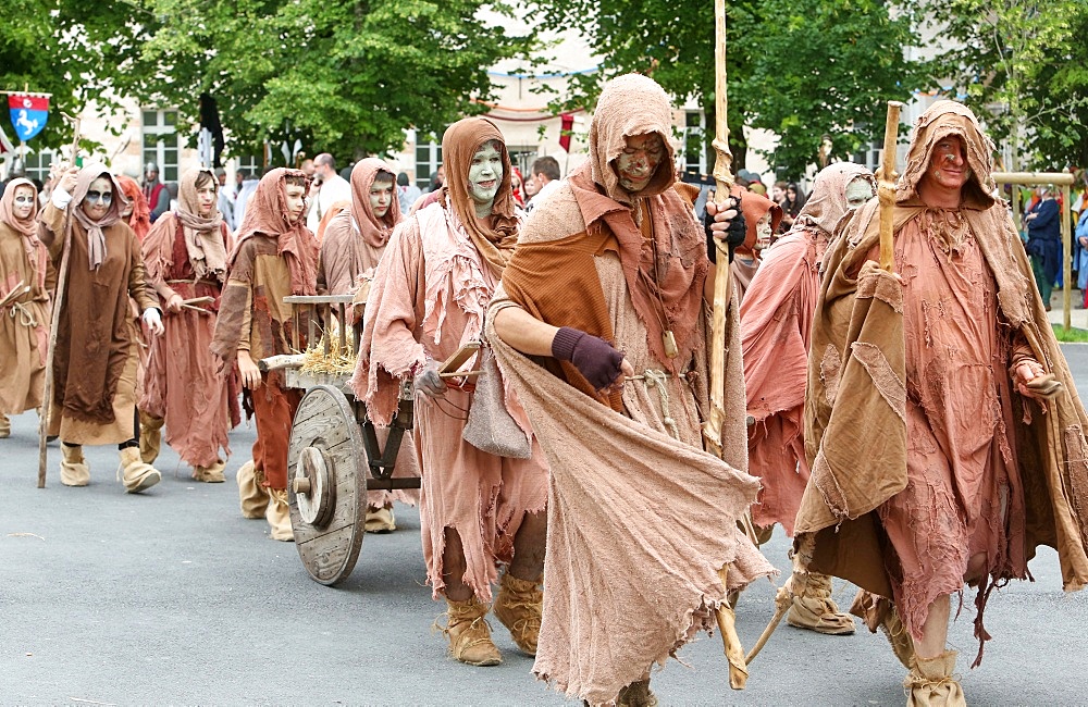 Costume parade at the medieval festival of Provins, UNESCO World Heritage Site, Seine-et-Marne, Ile-de-France, France, Europe