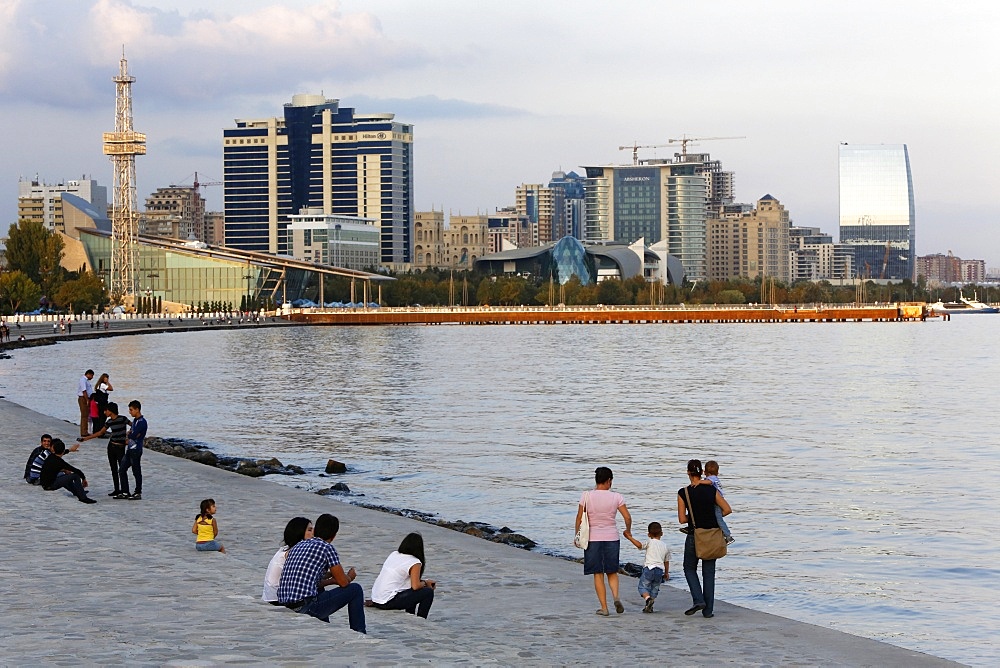 Baku boulevard, a promenade running parallel to the Caspian seafront, Baku, Azerbaijan, Central Asia, Asia