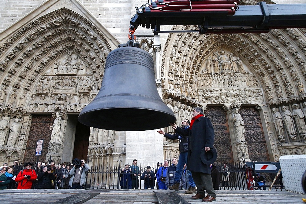 Arrival of the new bell chime, baptised Marie, the biggest bell weighing six tons and playing a G sharp note (sol diese), on 850th anniversary of Notre Dame de Paris, Paris, France, Europe