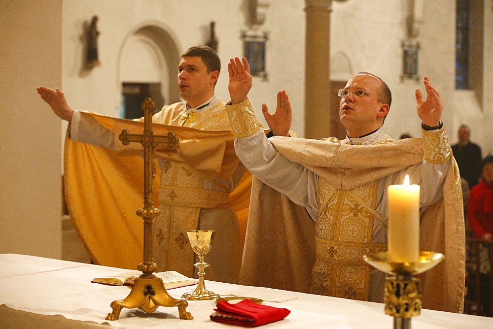 Orthodox Mass, St. Jean Chrysotome liturgy, Villemomble, Seine-St. Denis, France, Europe