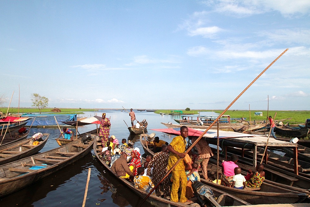 Starting of canoes on Lake Nokoue, Ganvie, Benin, West Africa, Africa