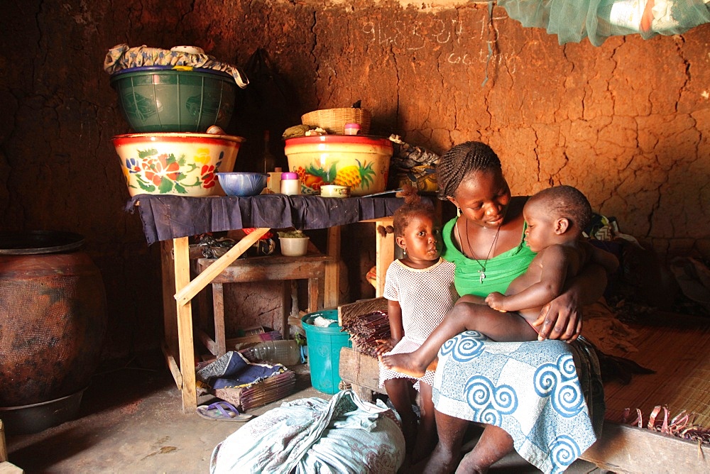 An African mother and her children, Tori, Benin, West Africa, Africa