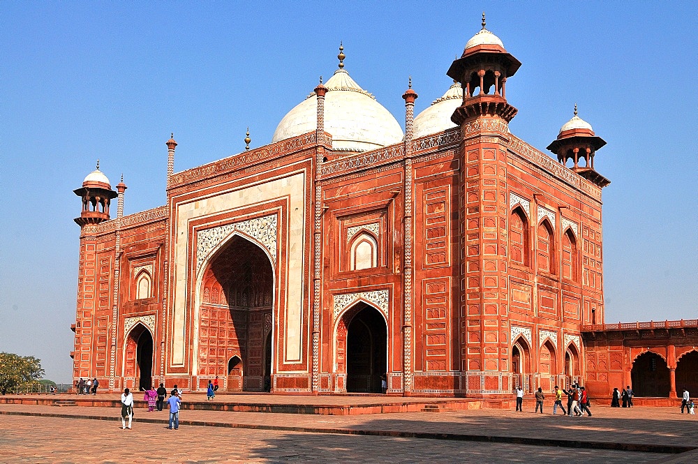 Main gateway (Darwaza), Taj Mahal, UNESCO World Heritage Site, Agra, Uttar Pradesh, India, Asia