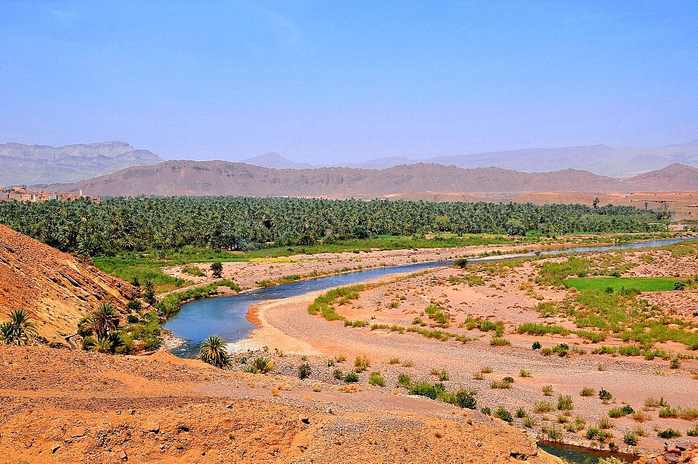 Landscape of the Draa Valley, south of Ouarzazate and Agdz in the south of Morocco, North Africa, Africa