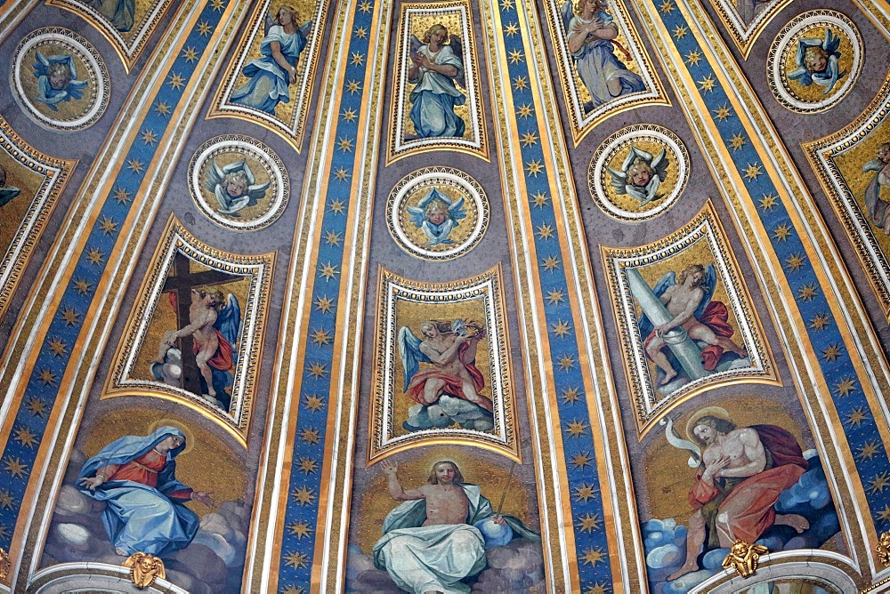 Cupola ceiling in St. Peter's Basilica by Michelangelo Buonarroti, Dome by Michelangelo Buonarroti, Domenico Fontana, Giacomo della Porta dating from between 1546 and 1590, Rome, Lazio, Italy, Europe