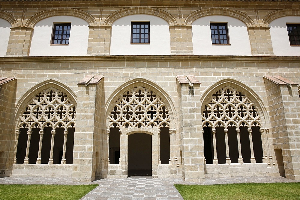 Real Convento de Santo Domingo (Sto Domingo Royal Convent) cloister, Jerez de la Frontera, Andalucia, Spain, Europe