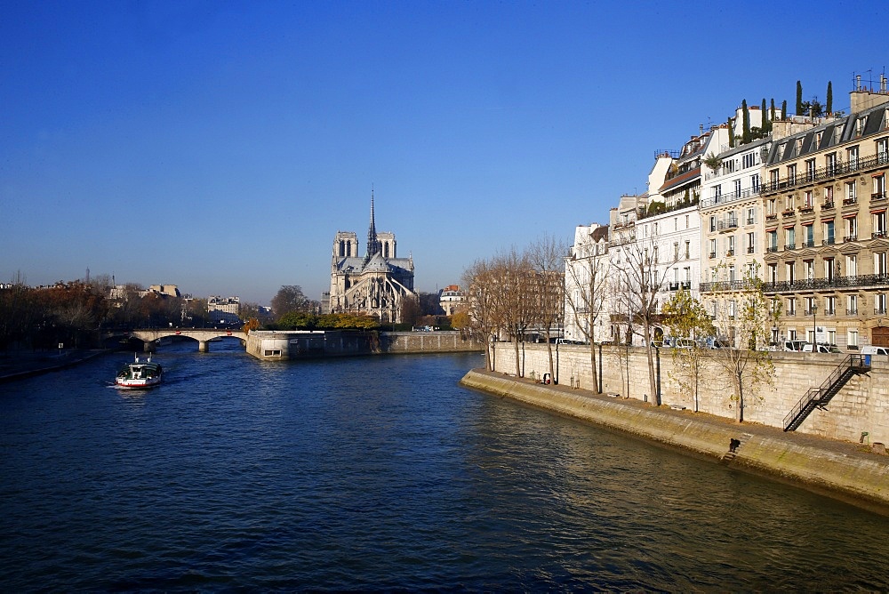 Quai d'Orleans. Ile Saint-Louis, Notre Dame Cathedral, Paris, France, Europe