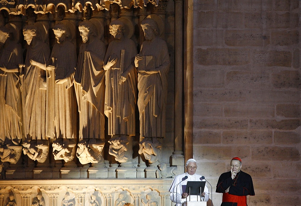 Pope Benedict XVI speaking to the Young on the Esplanade de la Cathedrale Notre Dame de Paris, Paris, France, Europe