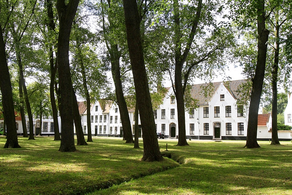 Monastery of the Vine, Begijnhof Convent for Benedictine nuns, Bruges, Belgium, Europe