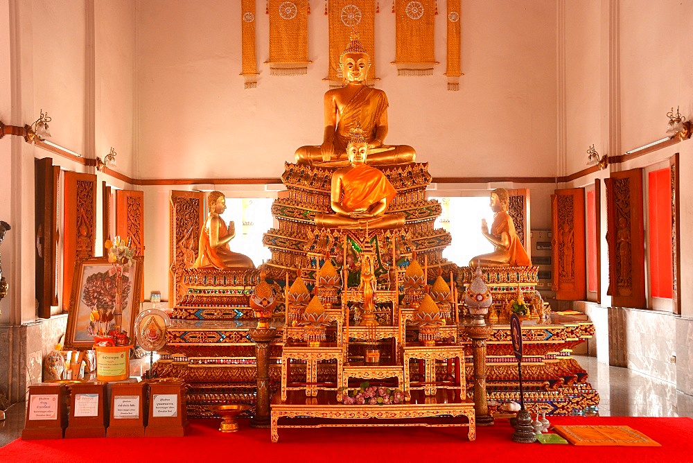 Inside Wat Devaraj Kunjara, Bangkok, Thailand, Southeast Asia, Asia