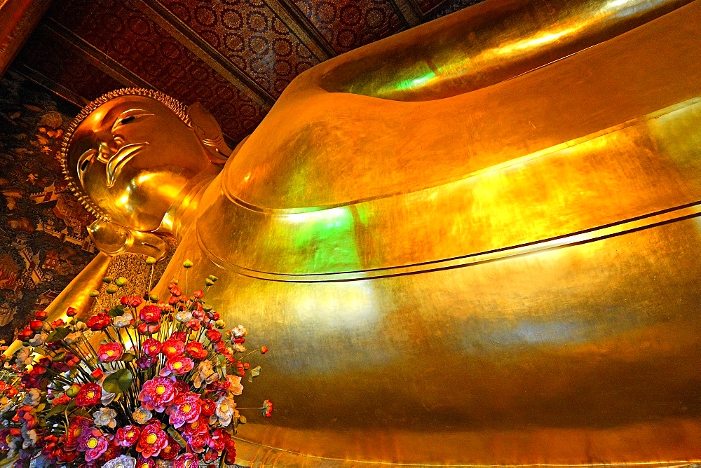 Reclining Buddha in Wat Pho (Wat Po) (Wat Phra Chetuphon), Bangkok, Thailand, Southeast Asia, Asia