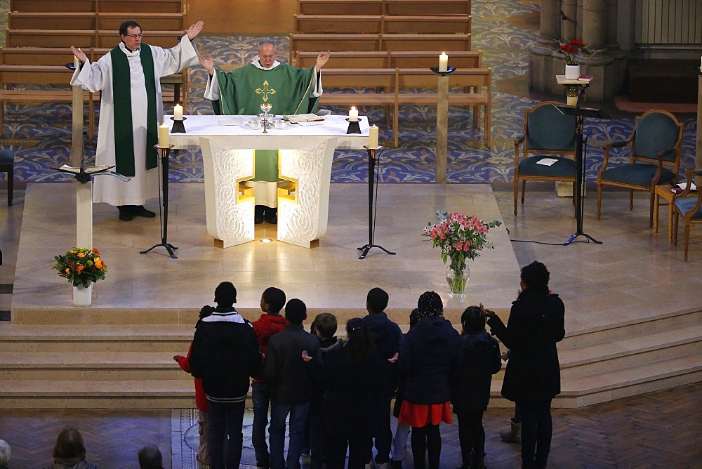 Eucharist, Catholic Mass, Notre-Dame du Perpetuel Secours Basilica, Paris, France, Europe