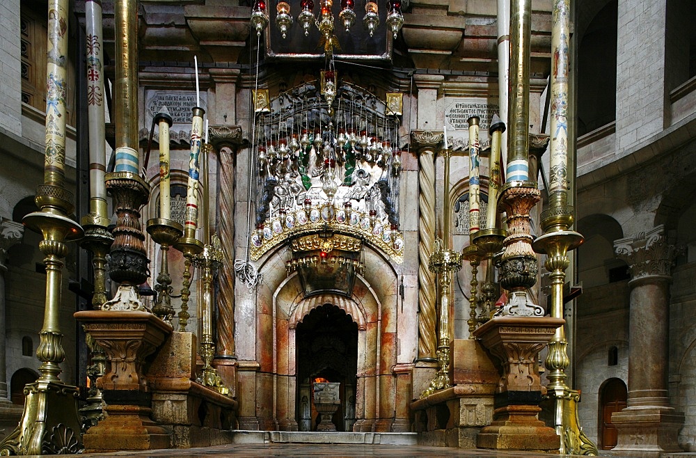 Tomb of Jesus at Church of the Holy Sepulchre, Old City, Jerusalem, Israel, Middle East