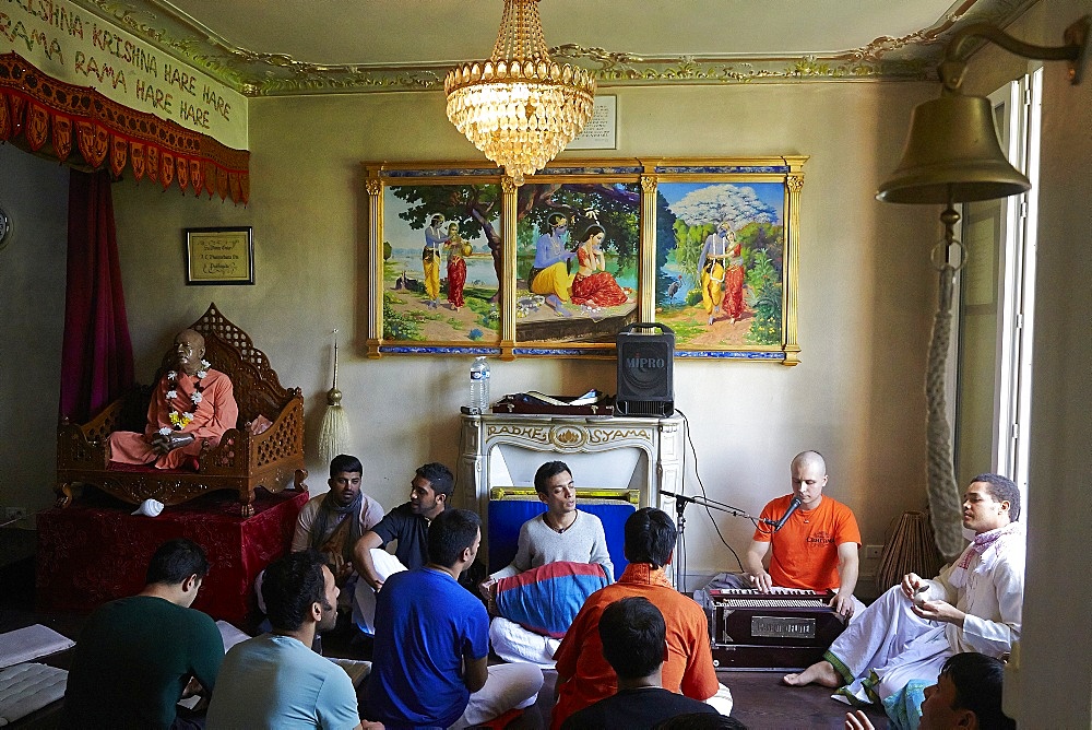 Devotees chanting kirtans in the Sarcelles ISKCON temple, Sarcelles, Val d'Oise, France, Europe