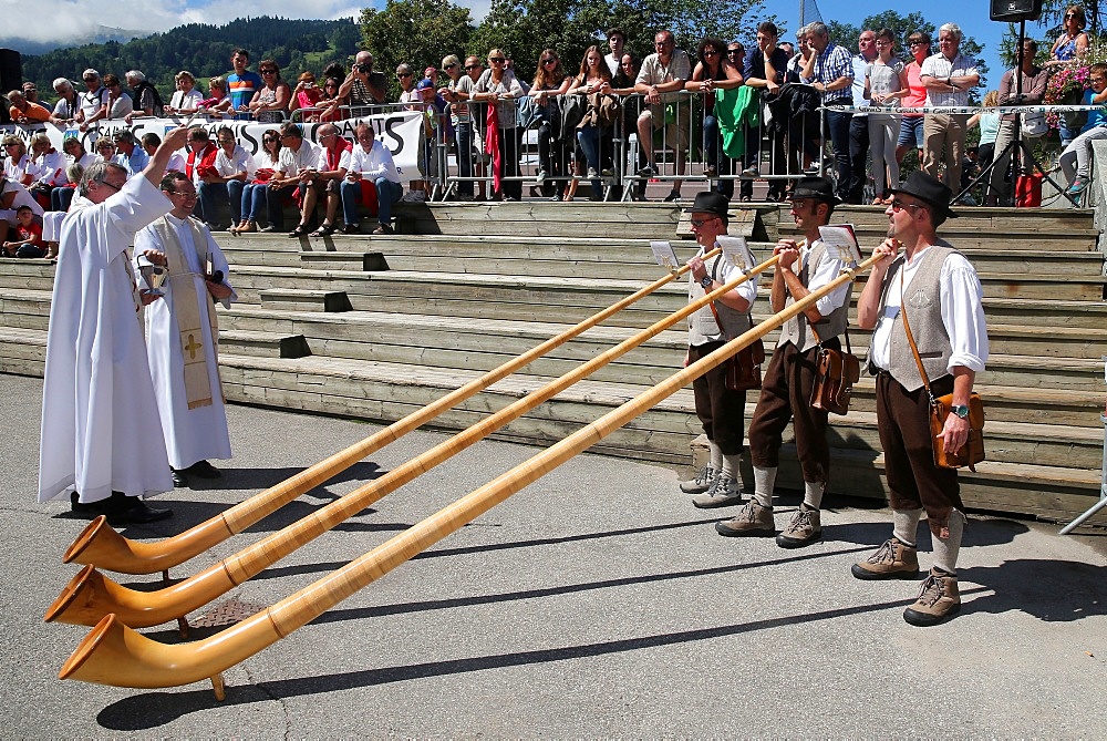 Saint-Gervais traditional mountain guides festival, alphorn players, Saint-Gervais-les-Bains, Haute Savoie, France, Europe