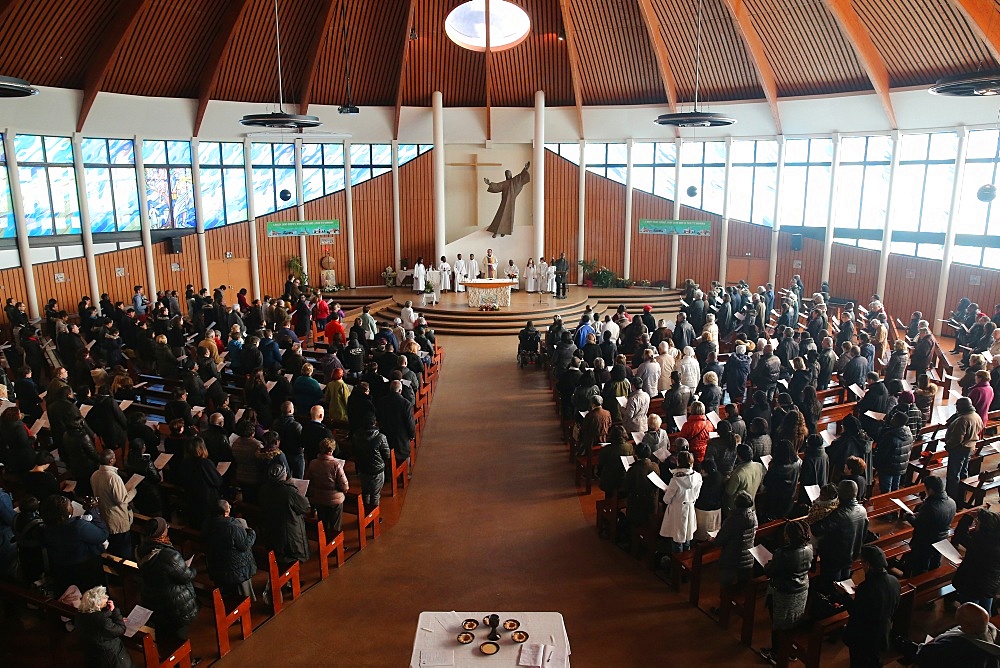 Catholic Sunday Mass, Notre-Dame-du-Val church, Bussy-Saint-Georges, Seine-et-Marne, France, Europe