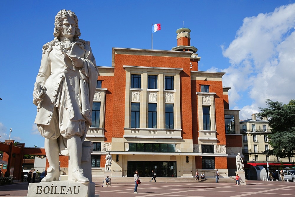 Boileau statue, Place Emile Cresp, Montrouge, Hauts-de-Seine, France, Europe