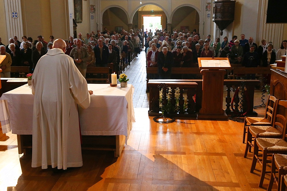 Catholic Mass, Saint-Nicolas de Veroce church, Saint-Nicolas-de-Veroce, Haute-Savoie, France, Europe