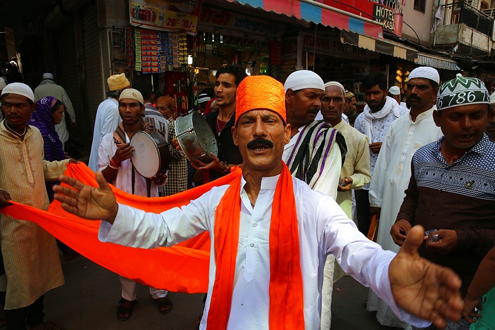 Singers outside Ajmer Sharif Dargah, Rajasthan, India, Asia