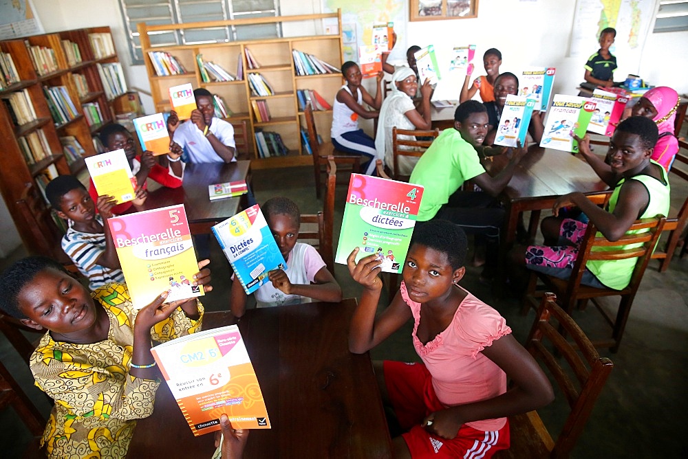 Library in an African school where children are sponsored by French NGO, La Chaine de l'Espoir, Lome, Togo, West Africa, Africa